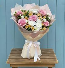 Букет цветов из:  Гвоздики, Орхидеи и Розы в Терволово