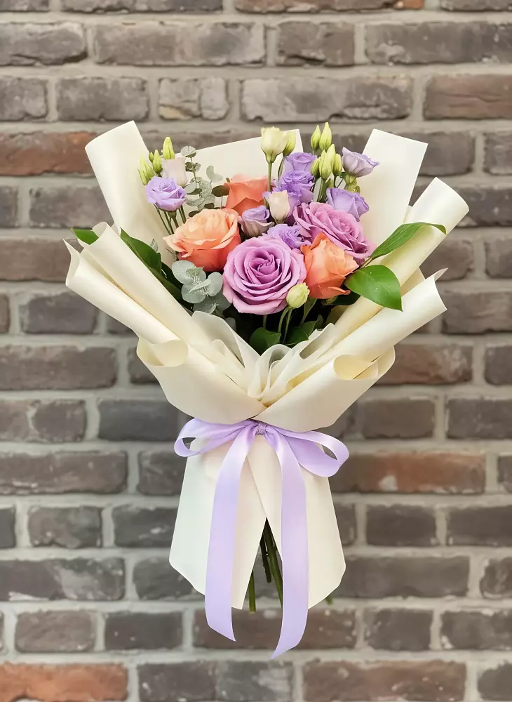 Букет цветов из: Лизиантусы и Розы в Терволово