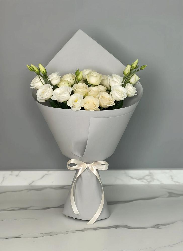 Букет цветов из: Розы и Лизиантусы в Терволово