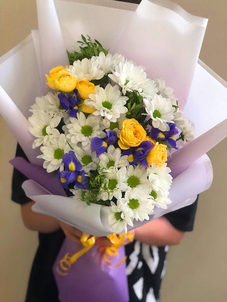 Букет цветов из: Ирисы, Хризантемы и Розы в Терволово