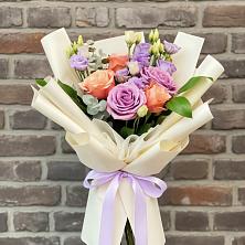 Букет цветов из:  Лизиантусы и Розы в Терволово