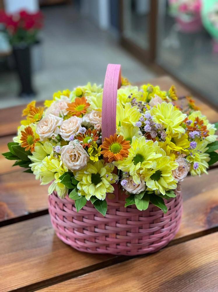 Цветочная композиция из Хризантемы и Розы в корзине в Терволово