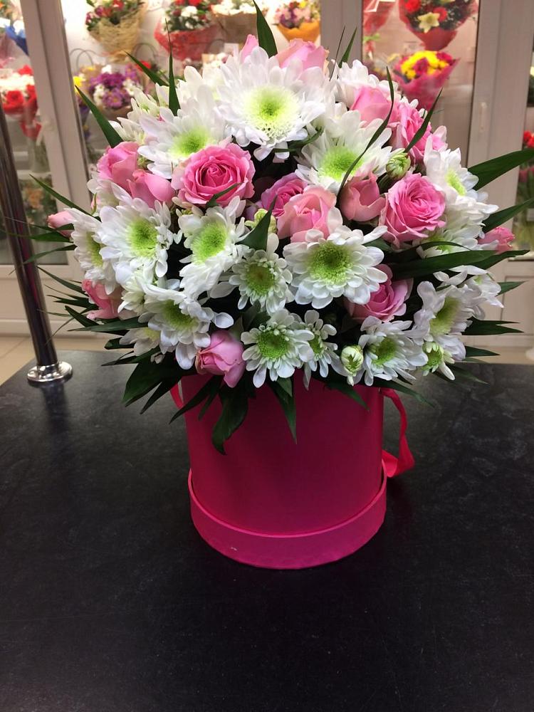 Цветочная композиция из Розы и Хризантемы в шляпной коробке в Терволово